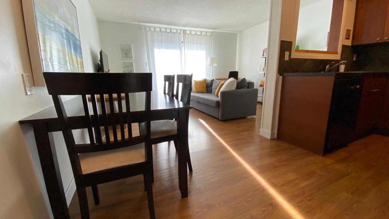 Cozy 2-Bedroom Condo Near Downtown, With Laundry, Parking, Balcony Calgary Exterior photo
